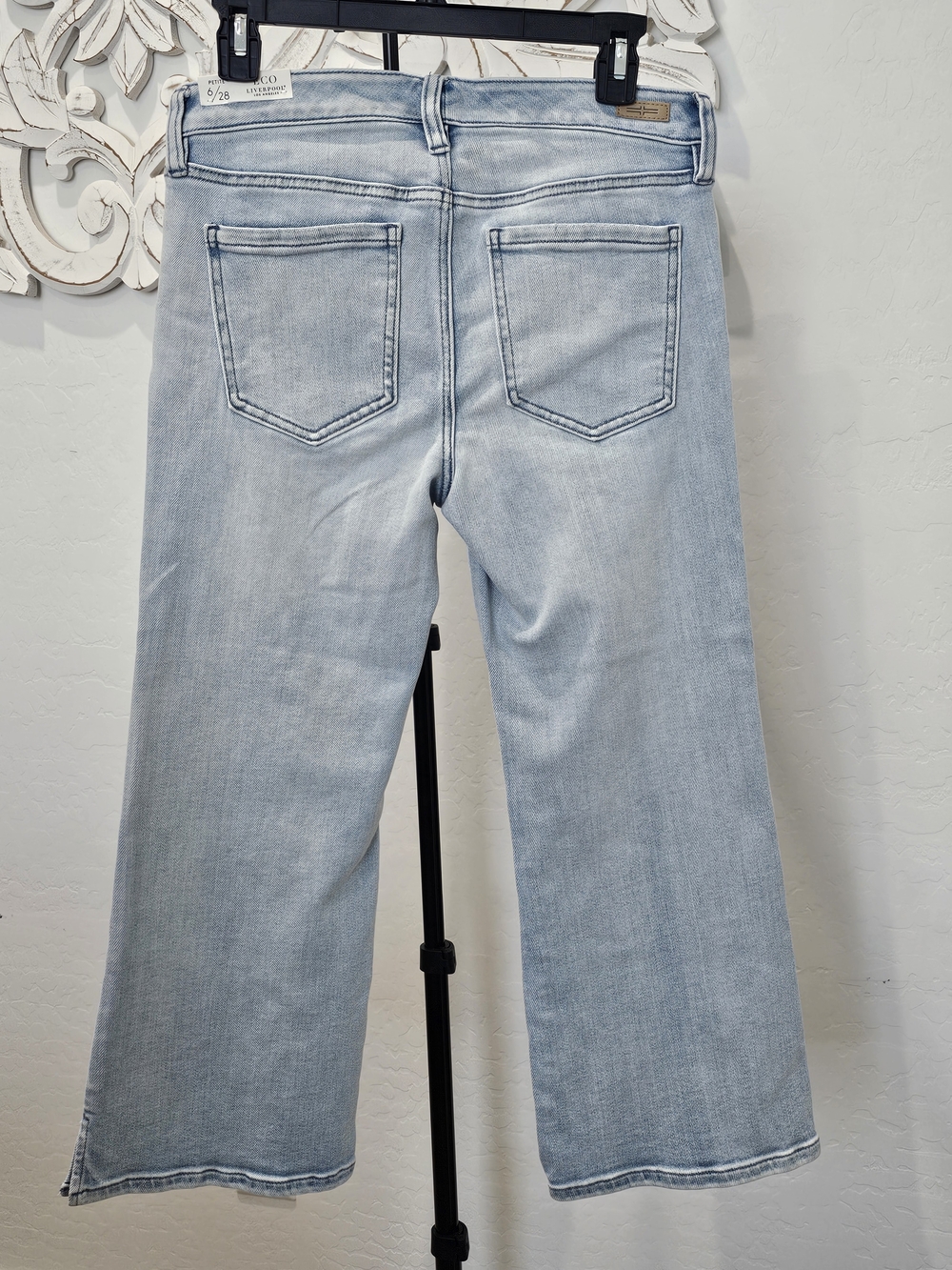 Liverpool Light Wash Wide-Leg Flare Cropped Jeans Women's Sz 2/26 NWT - Picture 4 of 10